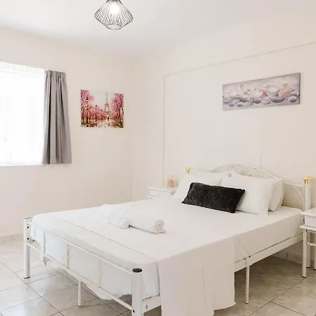 Alexandros Apartment *